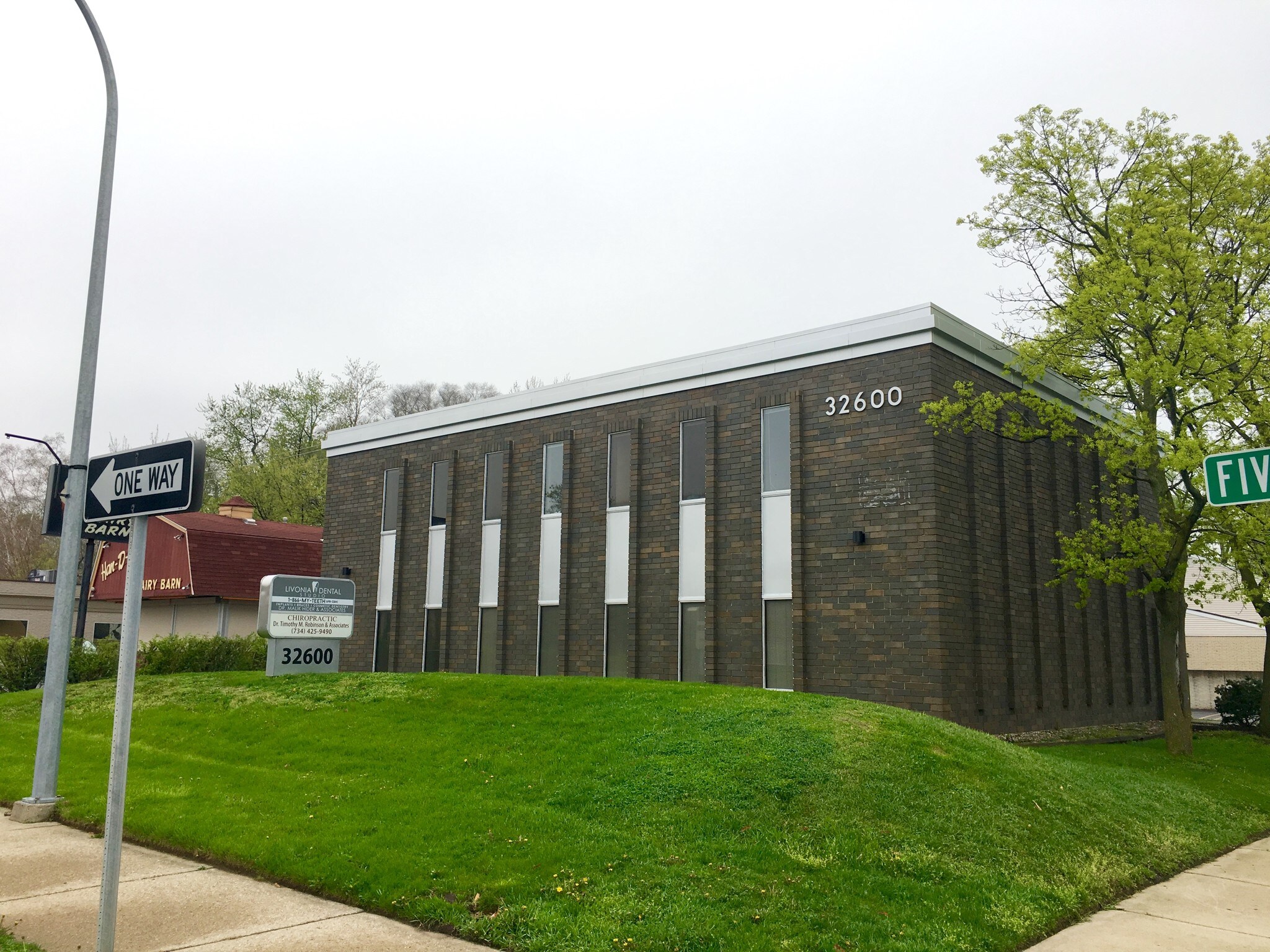 32600 5 Mile Rd, Livonia, MI for sale Building Photo- Image 1 of 1