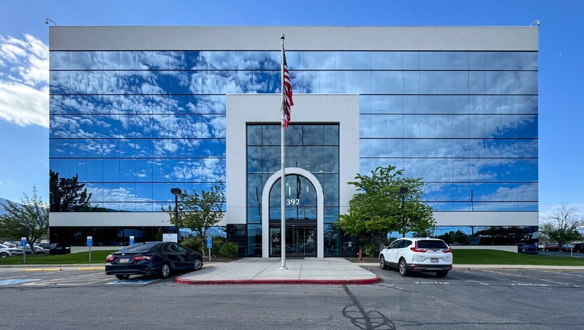 392 E Winchester St, Murray, UT à louer Photo principale- Image 1 de 2