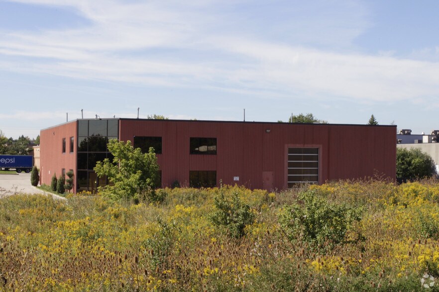 5777 Coopers Ave, Mississauga, ON à louer - Photo du bâtiment - Image 3 de 5