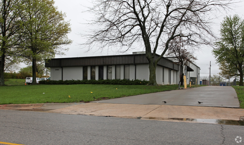 15481 W 110th St, Lenexa, KS for lease - Building Photo - Image 2 of 7