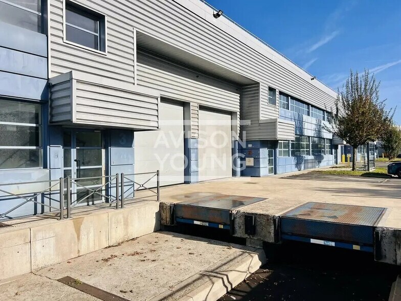 Flex in La Courneuve for lease - Building Photo - Image 2 of 8