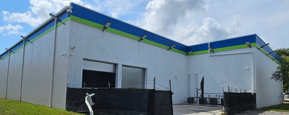 8800 NW 15th St, Miami, FL for lease - Building Photo - Image 2 of 14