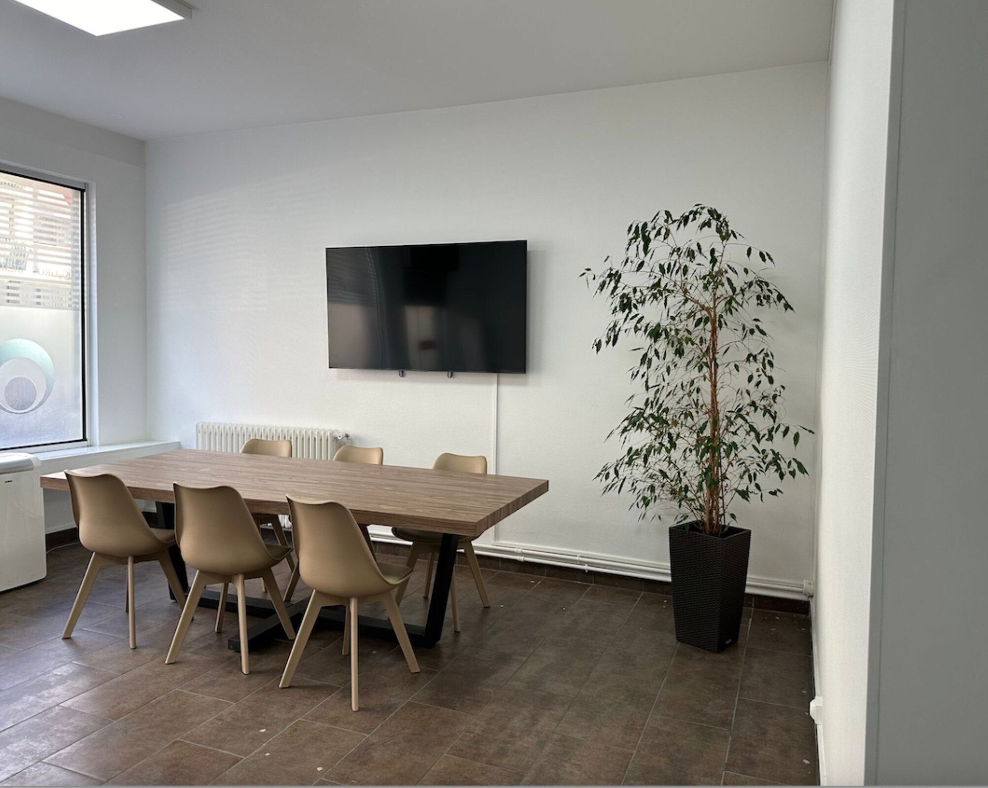 9 Rue Vergniaud, Paris for lease Building Photo- Image 1 of 8