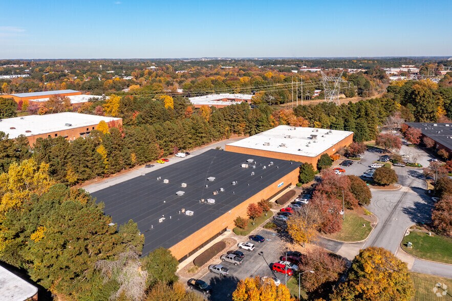 1265 Oakbrook Dr, Norcross, GA à louer - Aérien - Image 2 de 9