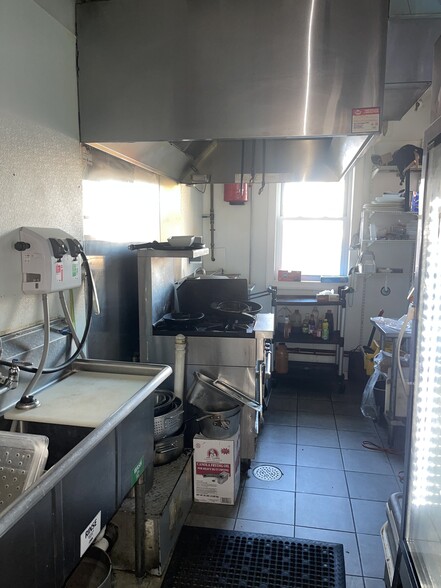 269 W Merrick Rd, Valley Stream, NY for lease - Interior Photo - Image 3 of 5