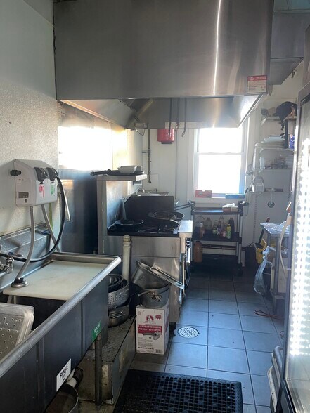 269 W Merrick Rd, Valley Stream, NY à louer - Photo intérieure - Image 3 de 5