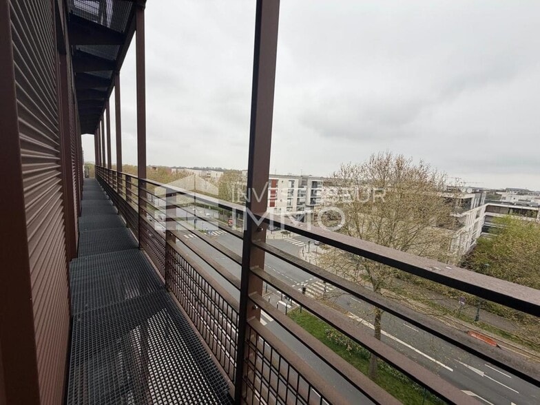 Office in Montévrain for lease - Building Photo - Image 3 of 4
