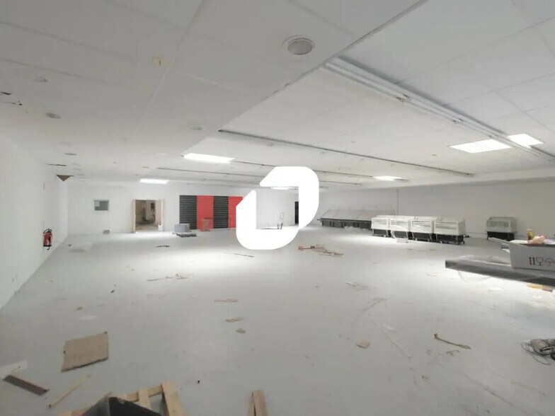 Commerce de détail dans Reims à louer - Photo du bâtiment - Image 2 de 4