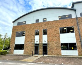 The Courtyard, High Wycombe à louer Photo du bâtiment- Image 1 de 3