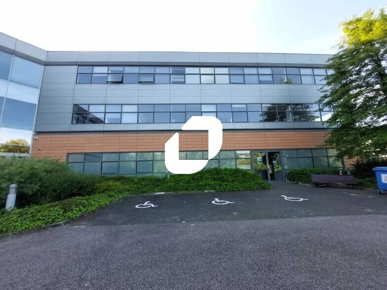 Flex dans Élancourt à louer - Photo du bâtiment - Image 3 de 17