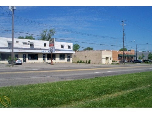 4032 Fenton Rd, Flint, MI for sale - Building Photo - Image 2 of 10