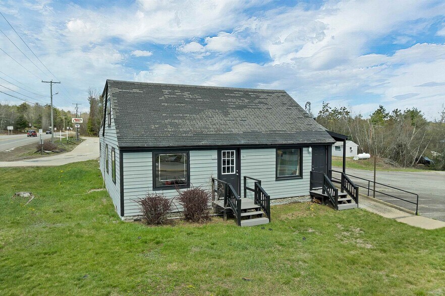 6 Main St, Farmington, NH à vendre - Photo principale - Image 1 de 9