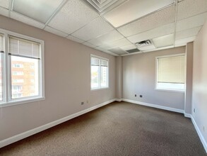 2320 Highland Ave S, Birmingham, AL for lease Interior Photo- Image 2 of 5