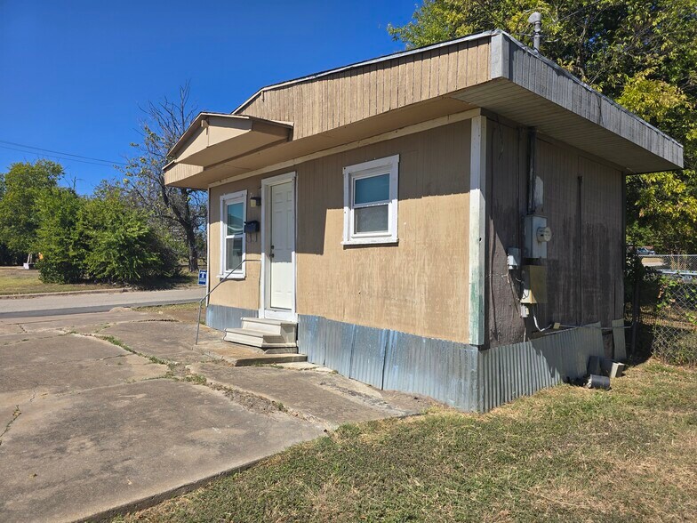 211 S 10th St, Temple, TX à vendre - Photo du bâtiment - Image 2 de 8