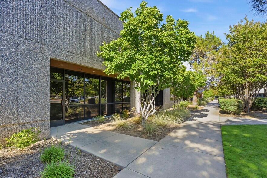 1358 Blue Oaks Blvd, Roseville, CA à vendre - Photo du bâtiment - Image 3 de 27