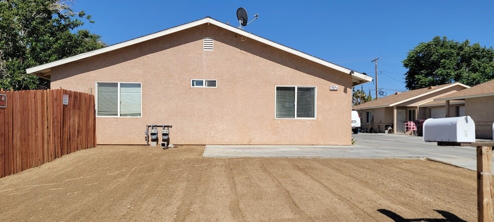 7165 Sage Ave, Yucca Valley, CA for sale - Primary Photo - Image 1 of 7