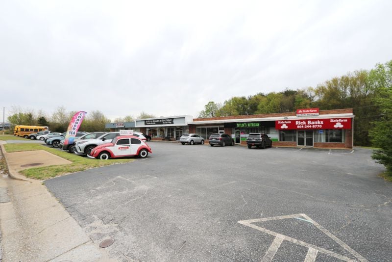 3320-3326 Wade Hampton Blvd, Taylors, SC à louer - Photo du bâtiment - Image 2 de 2
