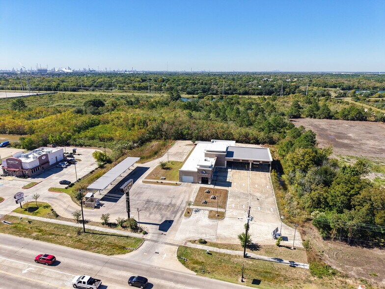 5801 Garth Rd, Baytown, TX à vendre - Photo du bâtiment - Image 3 de 5