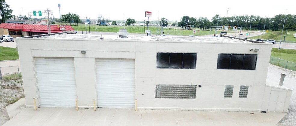 8853 Petroff Dr, Caseyville, IL à vendre - Photo du bâtiment - Image 2 de 4