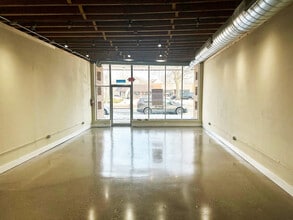 21151 Mack Ave, Grosse Pointe Woods, MI à louer Photo intérieure- Image 1 de 6