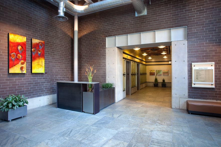 1120 NW Couch St, Portland, OR for lease - Lobby - Image 2 of 9