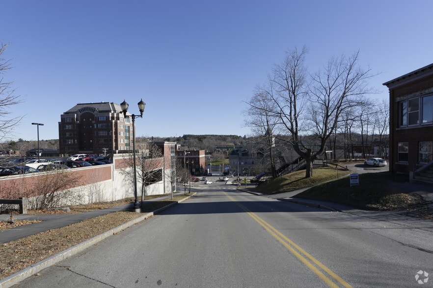 16 Winthrop St, Augusta, ME for lease - Building Photo - Image 3 of 5