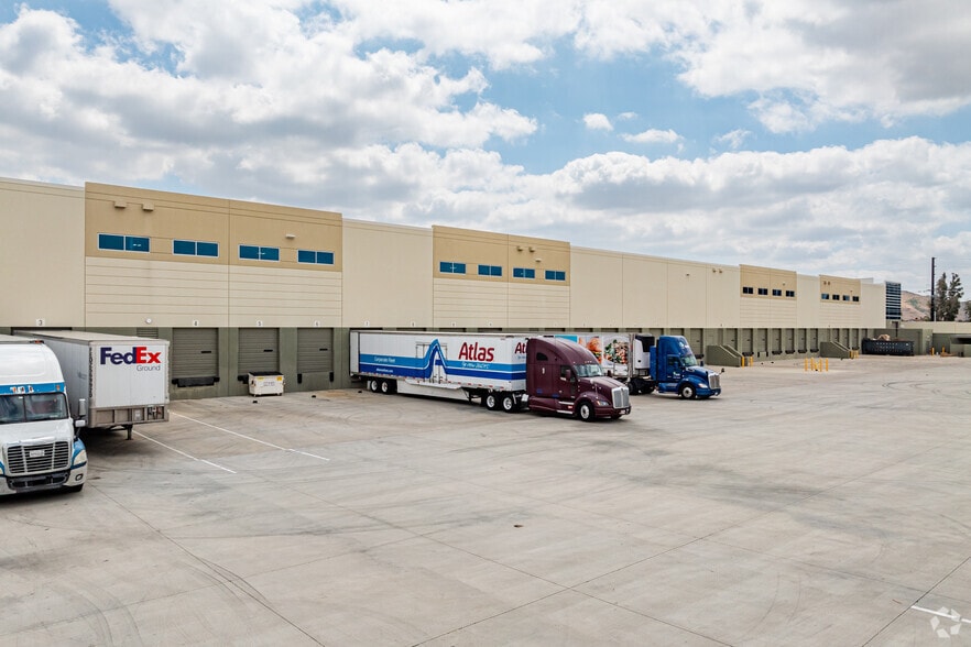 11275 Banana Ave, Fontana, CA for lease - Building Photo - Image 3 of 7