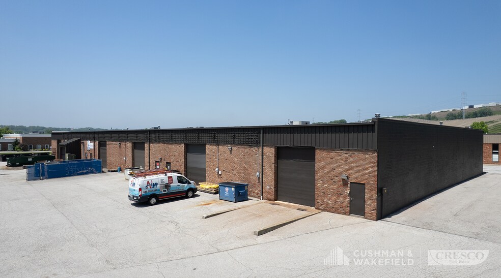 dans Valley View, OH à vendre - Photo du bâtiment - Image 1 de 1