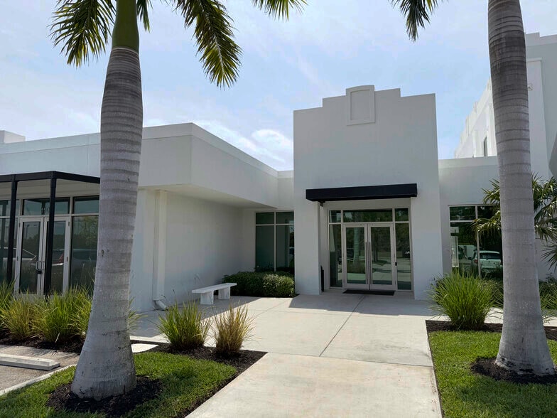 27975 Old 41 Rd, Bonita Springs, FL à louer - Photo du bâtiment - Image 3 de 9