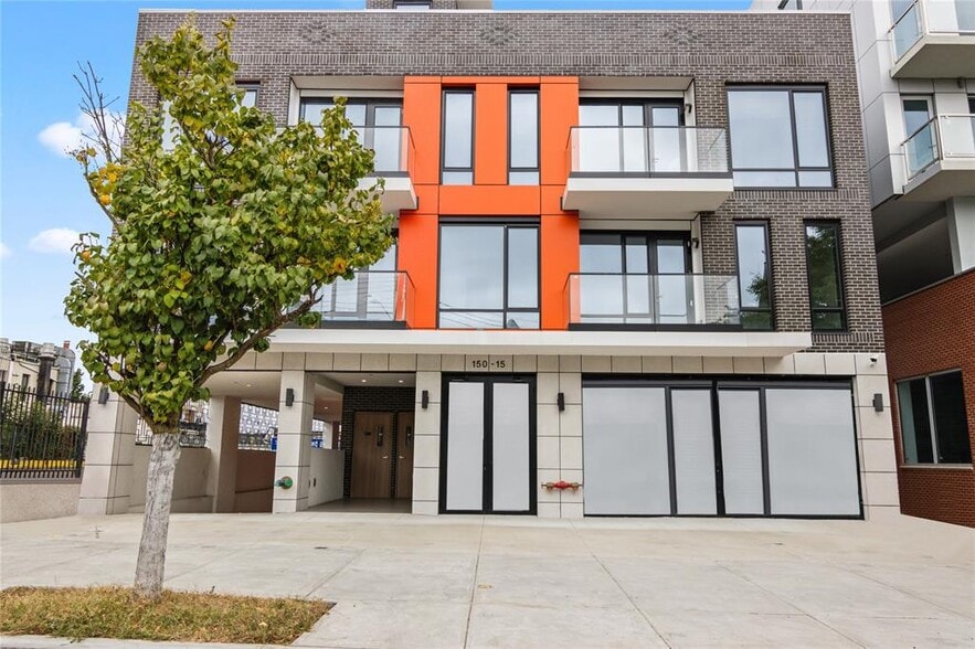 150-15 Barclay Ave, Flushing, NY à vendre - Photo du bâtiment - Image 3 de 23