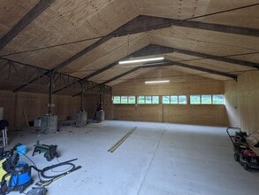 Lodkin Hill, Chiddingfold for lease Interior Photo- Image 1 of 2