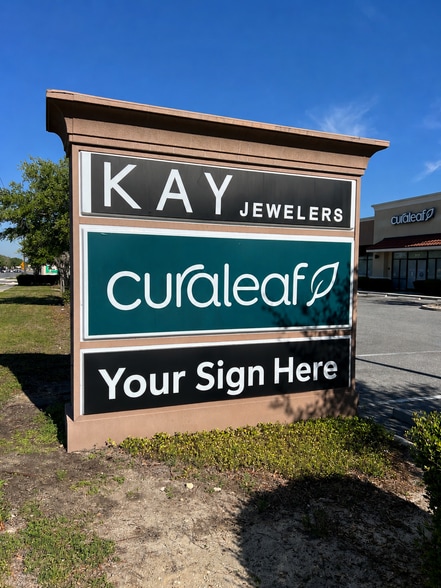 917 N US Highway 441, Lady Lake, FL à louer - Photo du bâtiment - Image 3 de 4