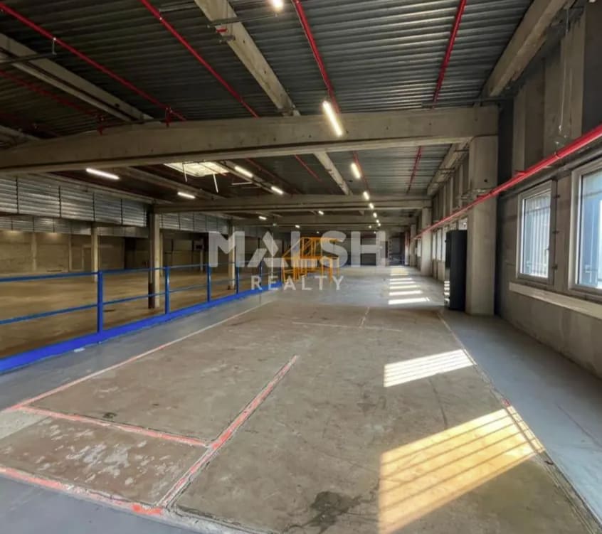 Flex in Vénissieux for lease Interior Photo- Image 1 of 3