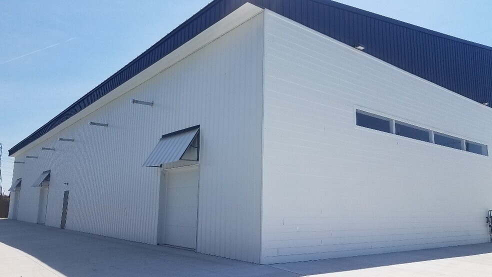 477 South Blvd E, Pontiac, MI for lease - Building Photo - Image 2 of 9