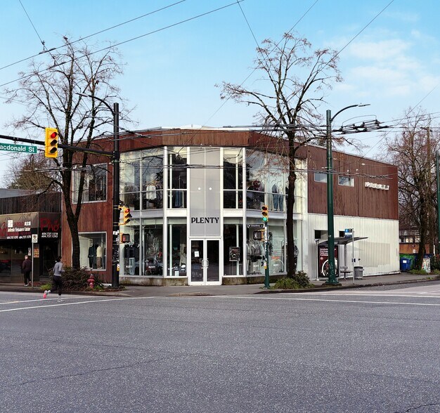 2803 W Broadway, Vancouver, BC à vendre - Photo principale - Image 1 de 4