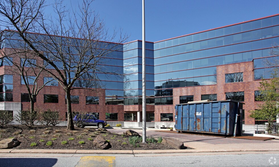 6569 N Charles St, Baltimore, MD à louer - Photo du bâtiment - Image 2 de 4