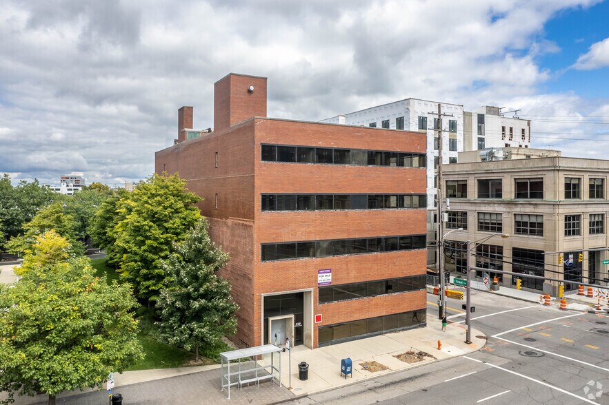 350 E Broad St, Columbus, OH à vendre - Photo du bâtiment - Image 2 de 16