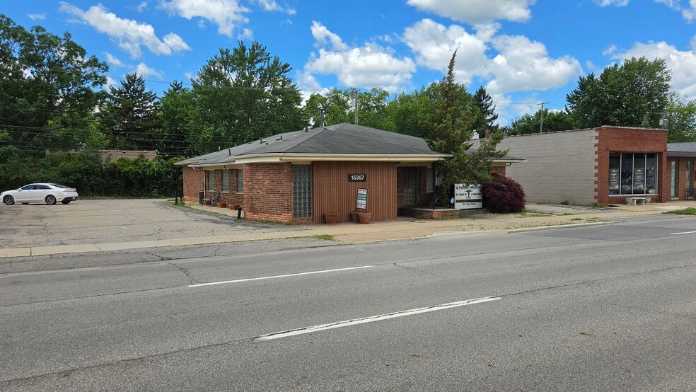 15357 Farmington Rd, Livonia, MI for sale - Building Photo - Image 2 of 30