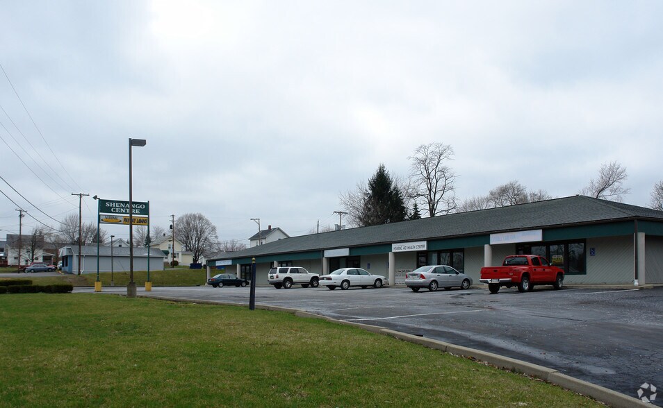 2022 E Washington St, New Castle, PA à louer - Photo du bâtiment - Image 2 de 2