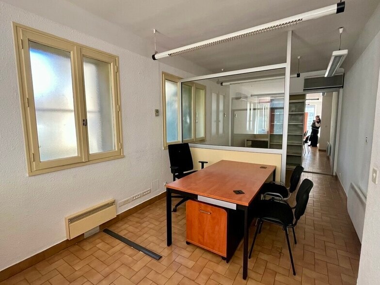 Retail in Orange for lease - Interior Photo - Image 3 of 8