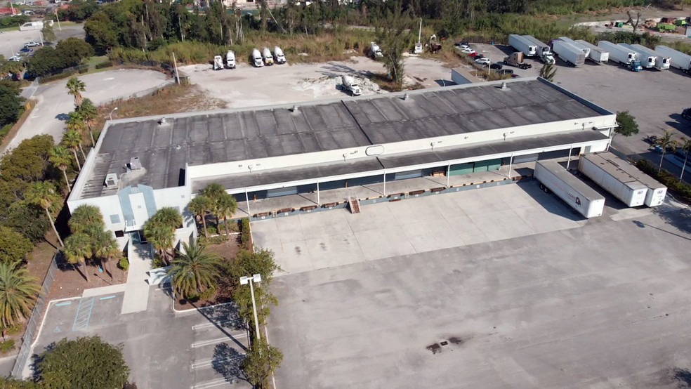 8401 NW 90th St, Medley, FL for lease - Building Photo - Image 1 of 7