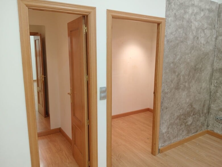 Retail in Laguna de Duero for sale - Interior Photo - Image 1 of 13