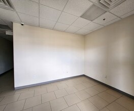 8690 S Maryland Pky, Las Vegas, NV for lease Building Photo- Image 1 of 9