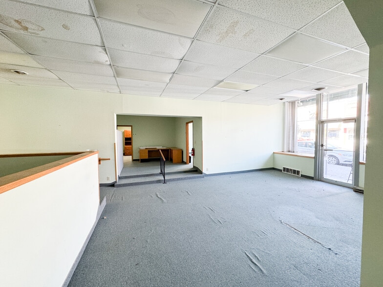110-112 E Lincoln ave, Fergus Falls, MN for lease - Interior Photo - Image 2 of 13