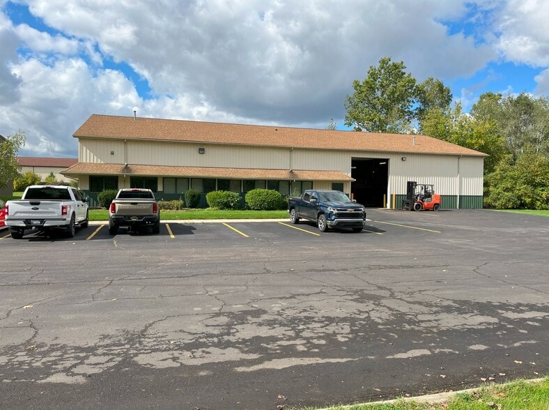 3387 E Bristol Rd -1, Burton, MI à vendre - Photo du bâtiment - Image 3 de 4