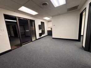 823 W Sunrise Cir, Hobbs, NM for lease Interior Photo- Image 1 of 6