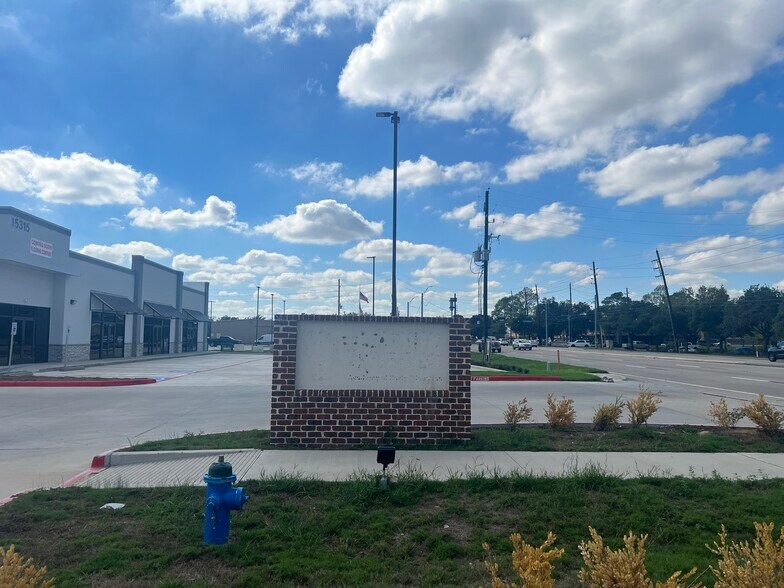 15221 Spencer Rd, Houston, TX à louer - Photo du bâtiment - Image 3 de 19