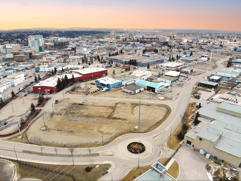5315 54 St, Red Deer, AB à vendre - Aérien - Image 2 de 12