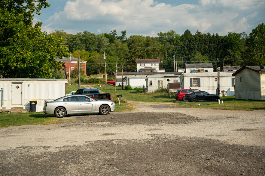 6 Lowery Dr, Dunbar, PA à vendre - Photo du bâtiment - Image 3 de 14