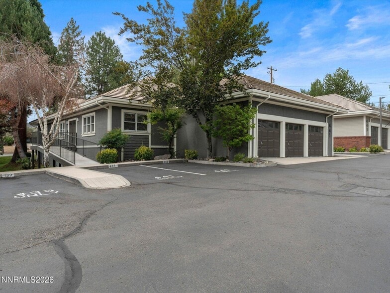 441 W Plumb Ln, Reno, NV à vendre - Photo du bâtiment - Image 2 de 53